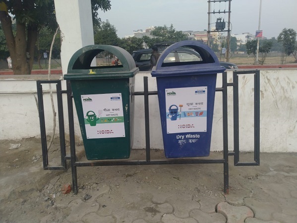 Twin litter bins